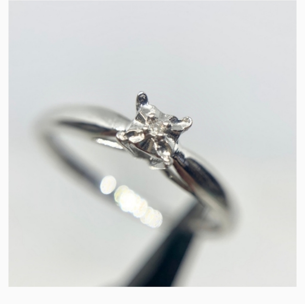 10k white Gold solitaire illusion diamond ring